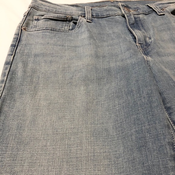 Levi’s Women’s Light Wash Stretch Capri Jeans - 29 - Picture 6 of 16